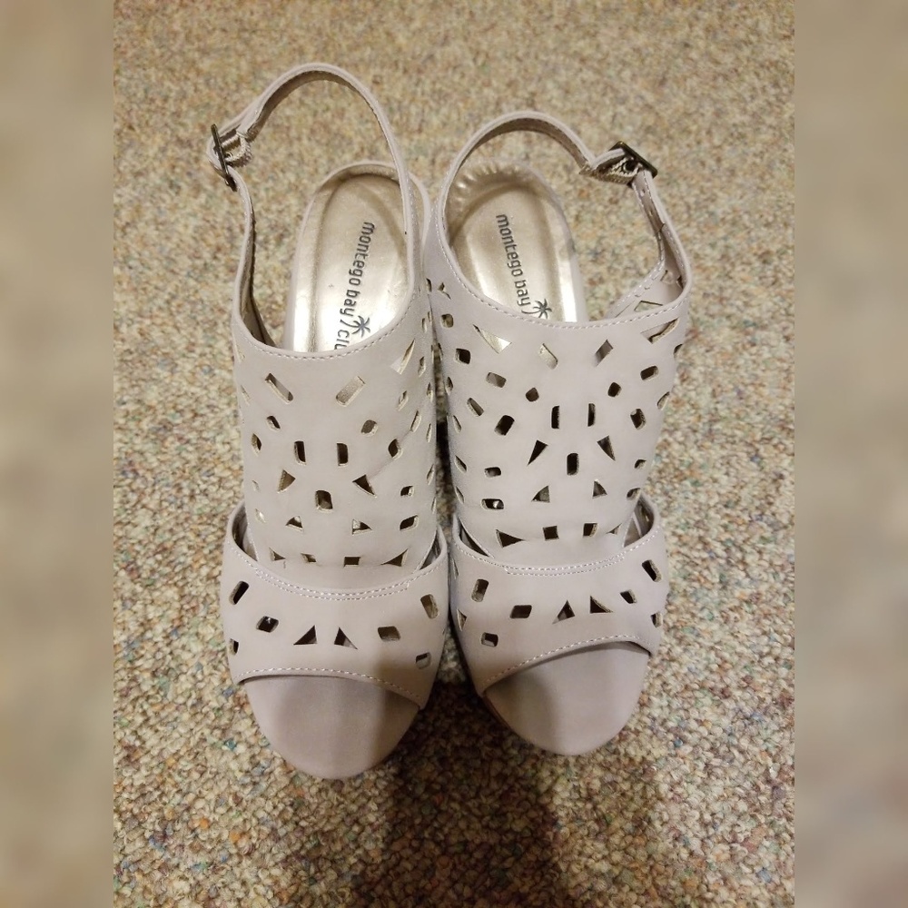 **3 for the price of 2** Women's sz 8.5 Wedges